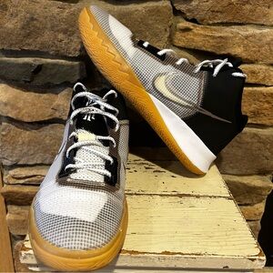 Nike Kyrie flytrap‎ 4 Basketball Shoes men’s size 11.5